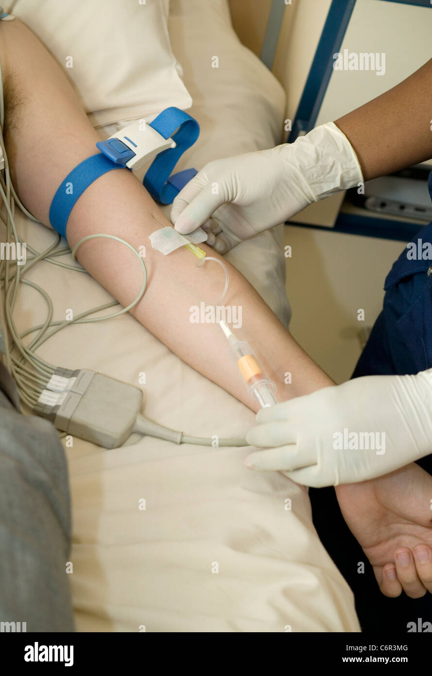 drip insertion into arm Stock Photo - Alamy