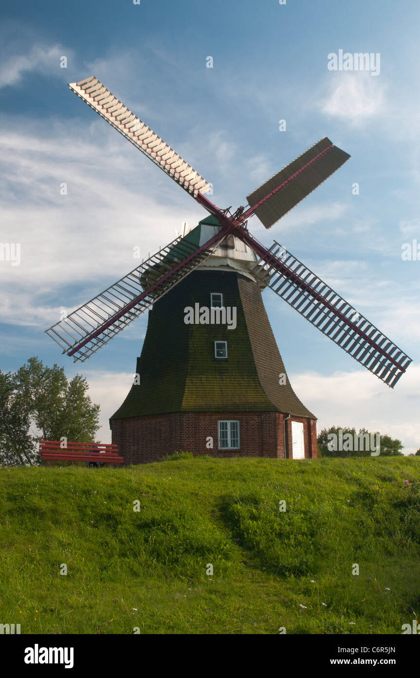 Moinho De Pastor Holandês Molen, Fábrica De Torres De Pastores Situada Em  Medemblik Norte Holland Nos Países Baixos Foto de Stock - Imagem de  lâminas, torre: 223625358