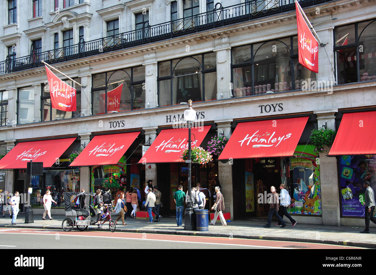 Hamleys london hi-res stock photography and images - Alamy