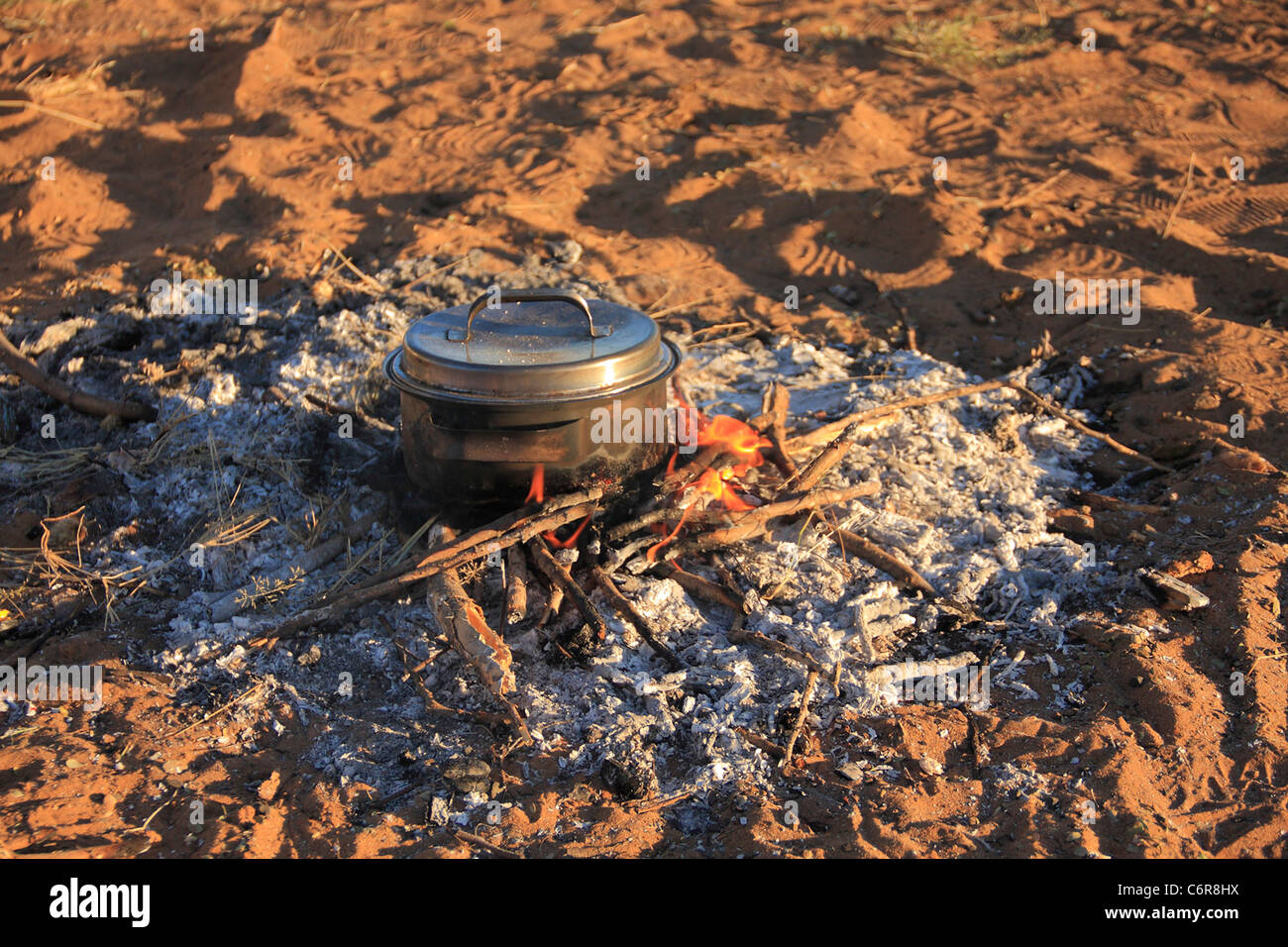 African Cooking Pot Stock Photos & African Cooking Pot Stock Images Alamy