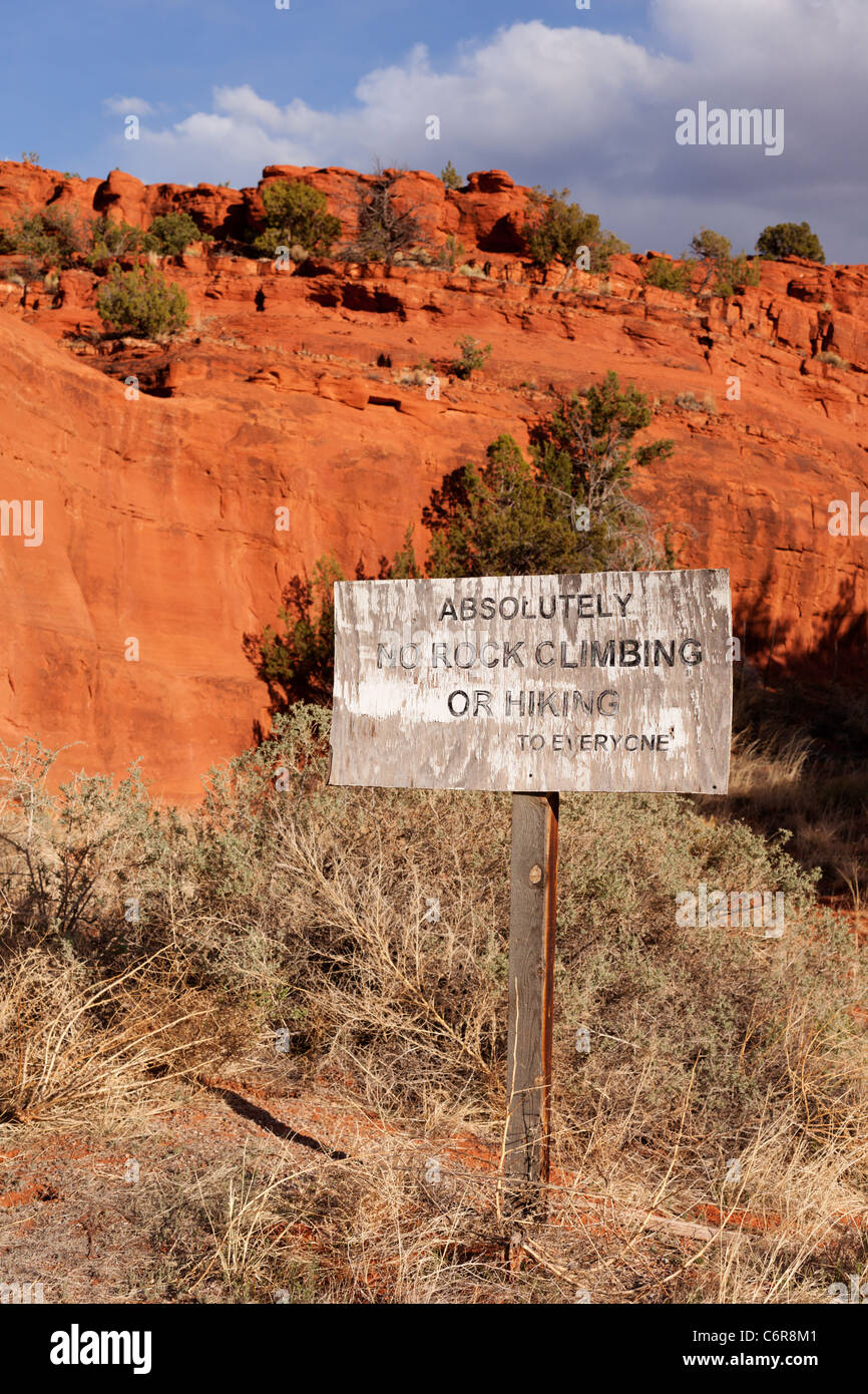 A No Rock Climbing or Hiking sign - Jemez Pueblo, New Mexico, USA. Stock Photo