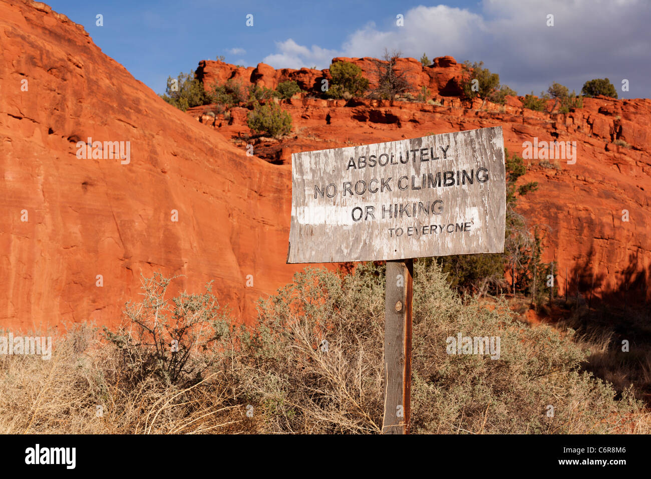 A No Rock Climbing or Hiking sign - Jemez Pueblo, New Mexico, USA. Stock Photo