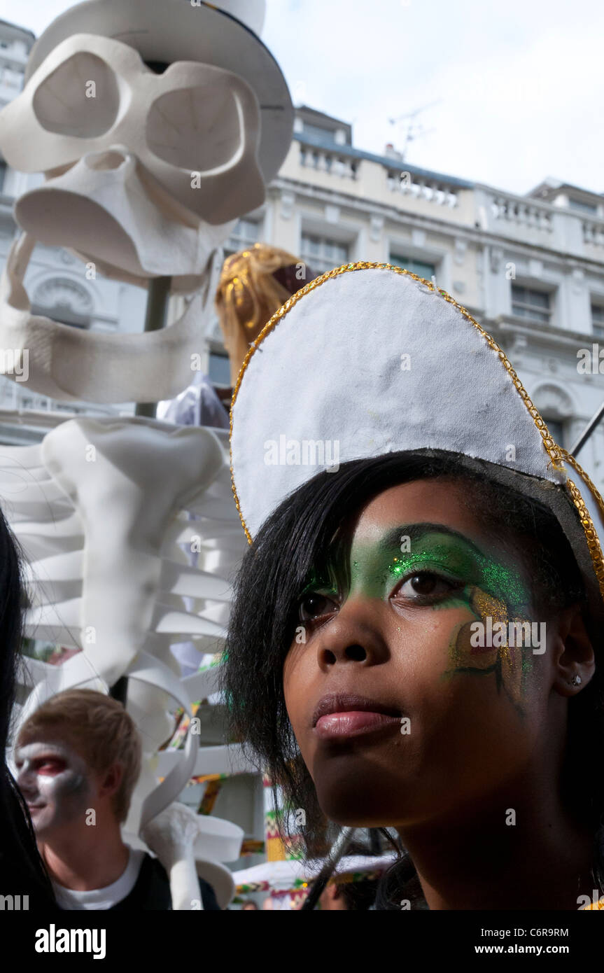Female dancer notting hill carnival hi-res stock photography and images ...