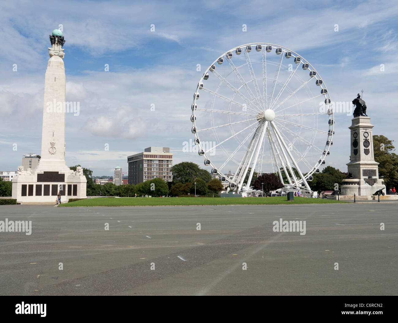War memorials and the wheel of Plymouth, a 60 meter observation wheel on the Hoe. Stock Photo