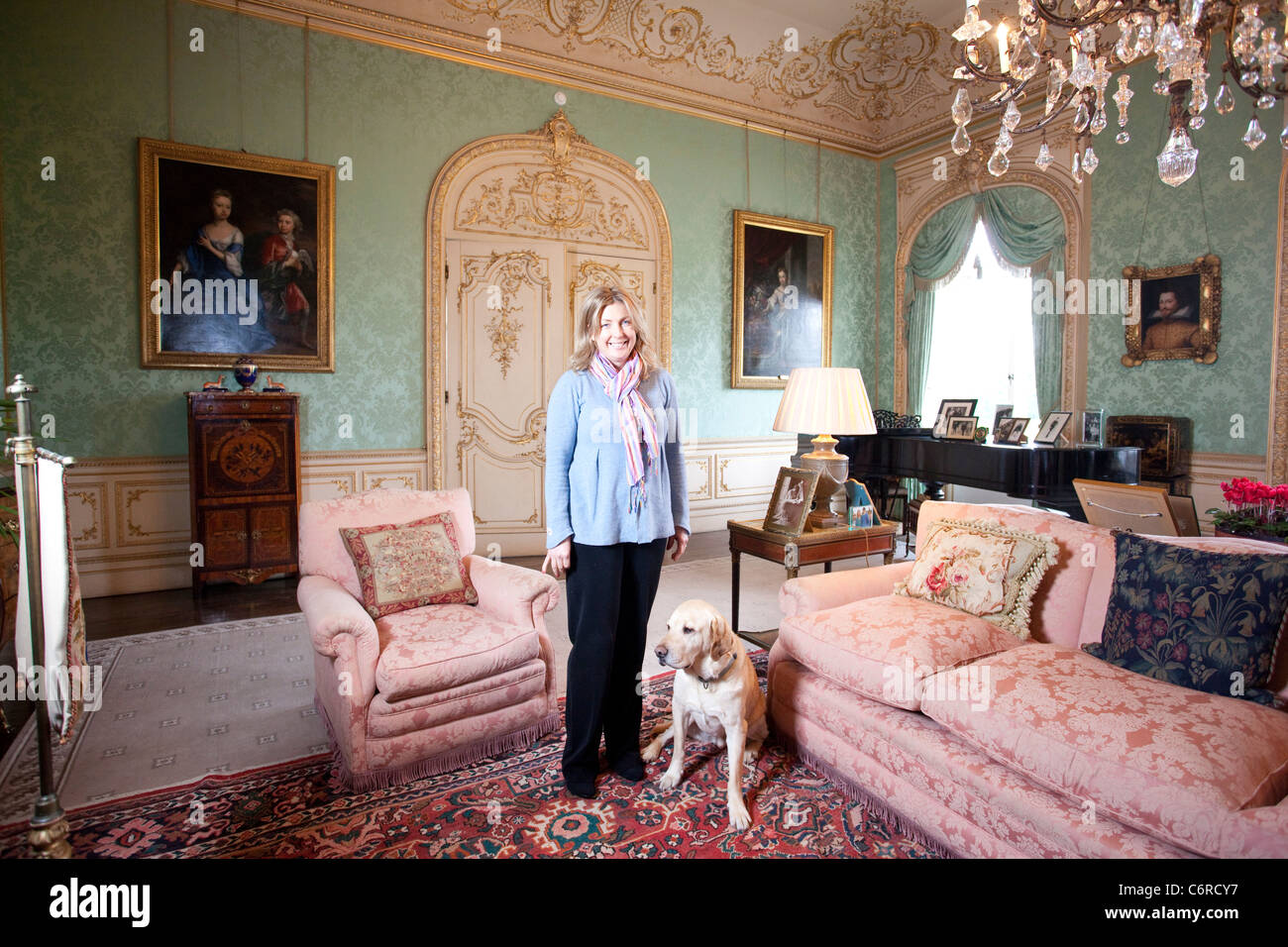 Lady Carnarvon in the Drawing Room, Highclere Castle, Newbury, Berkshire, England, UK. Photo:Jeff Gilbert Stock Photo
