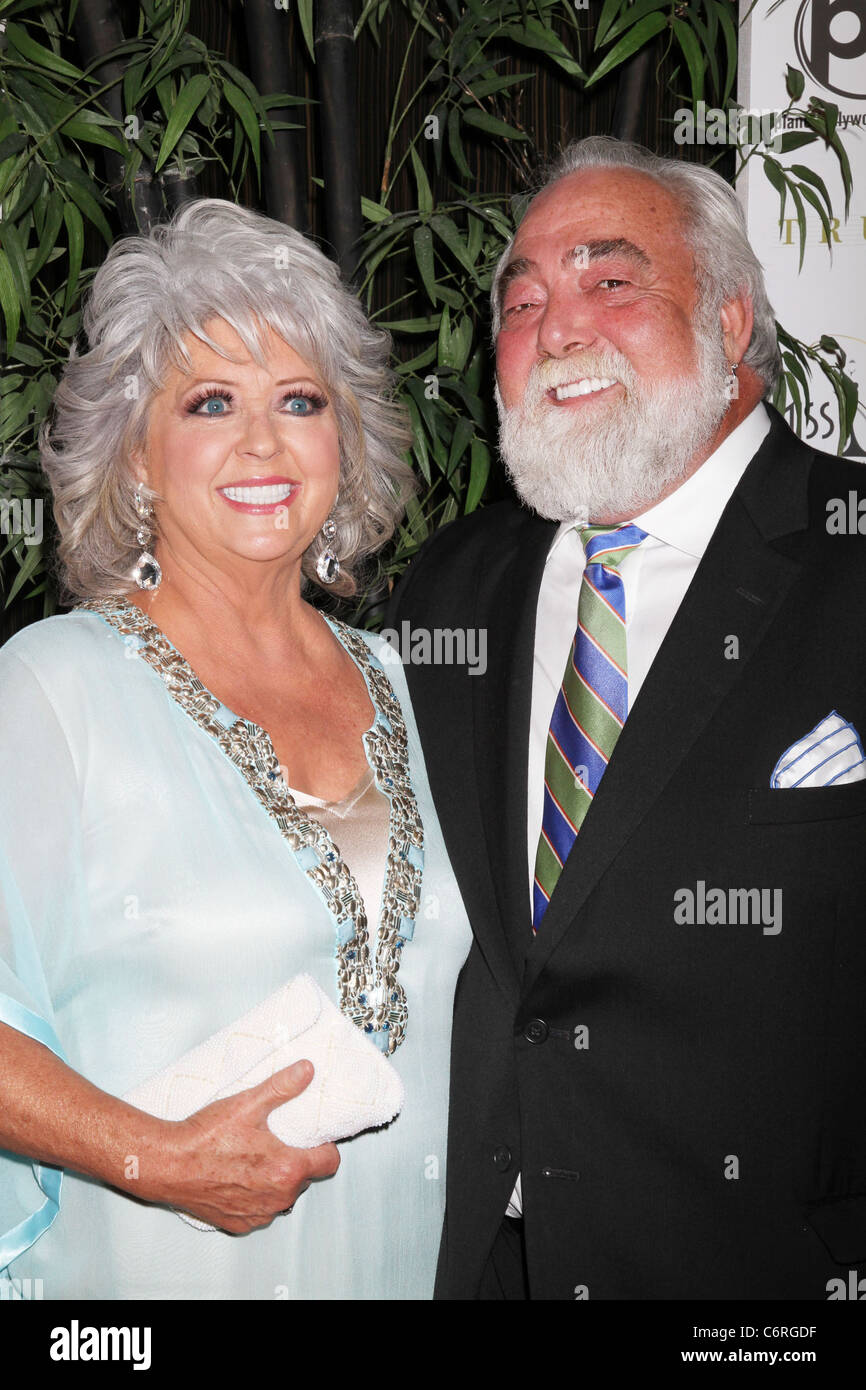 https://c8.alamy.com/comp/C6RGDF/paula-deen-and-michael-groover-arrives-at-the-miss-usa-2010-pageant-C6RGDF.jpg