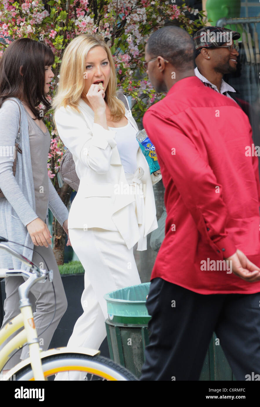 Kate Hudson and Ginnifer Goodwin on set filming a scene for their new