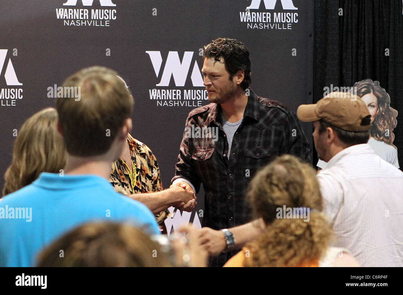 Blake Shelton Meet and greet and autograph session at the 2010 CMA