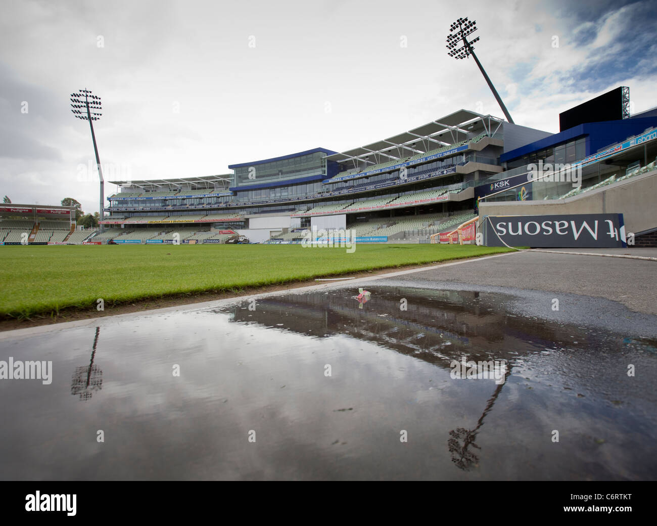 The new stand and office complex at the Edgbaston home of Warwickshire County Cricket Club, Birmingham, UK Stock Photo