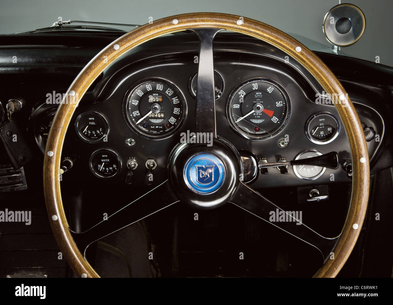 https://c8.alamy.com/comp/C6RWK1/james-bonds-iconic-aston-martin-db5-available-for-sale-for-the-first-C6RWK1.jpg

