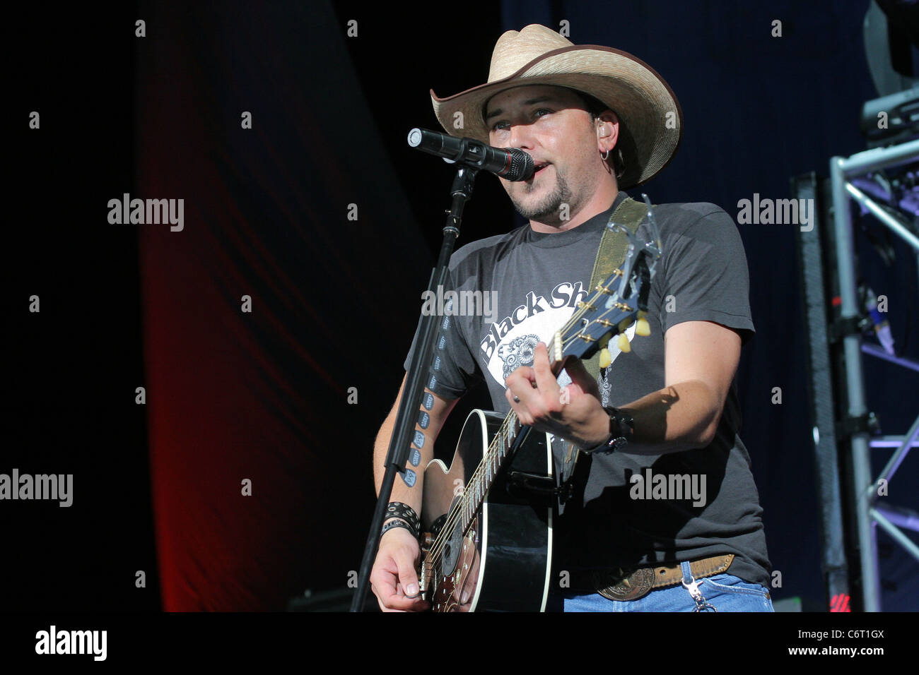 Jason Aldean performing during 'The Last Rodeo Tour' at the Cruzan ...