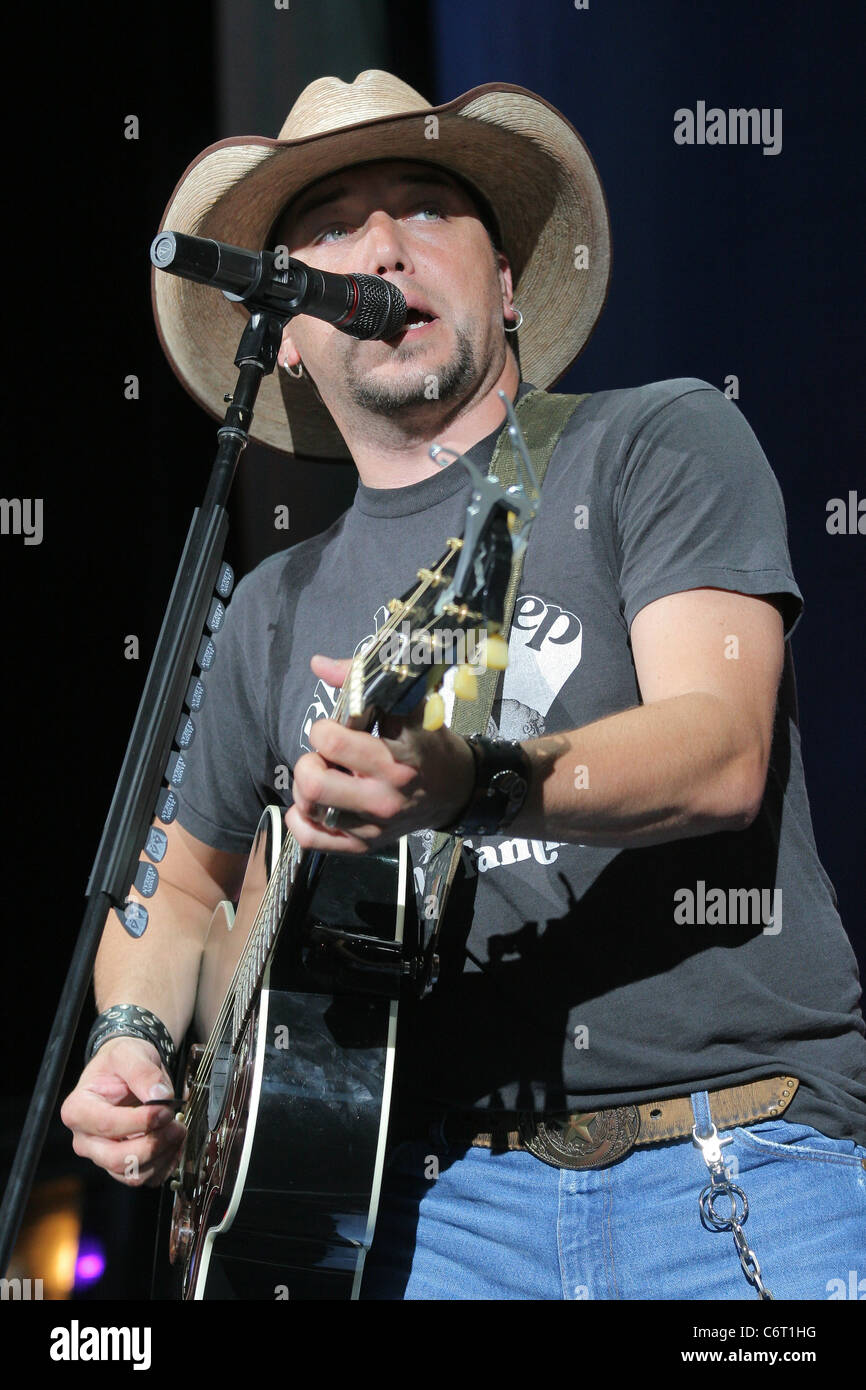 Jason Aldean performing during 'The Last Rodeo Tour' at the Cruzan ...