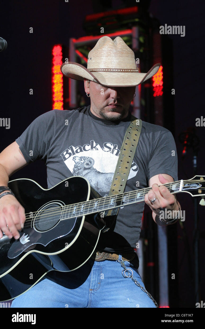 Jason Aldean performing during 'The Last Rodeo Tour' at the Cruzan ...