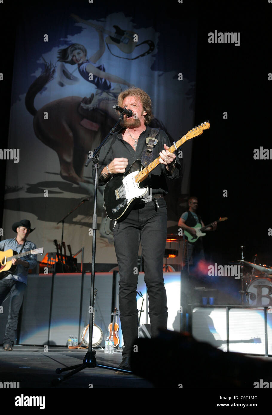 Brooks and Dunn perform during 'The Last Rodeo Tour' at the Cruzan
