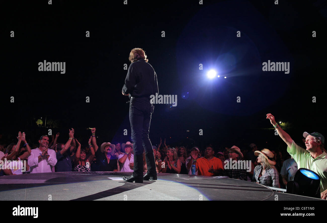 Brooks and Dunn perform during 'The Last Rodeo Tour' at the Cruzan