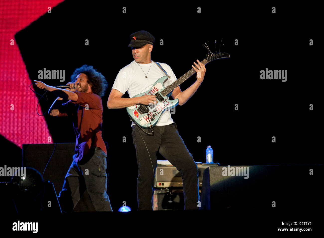 Rage Against The Machine performing live on the 4th day of Rock in Rio ...