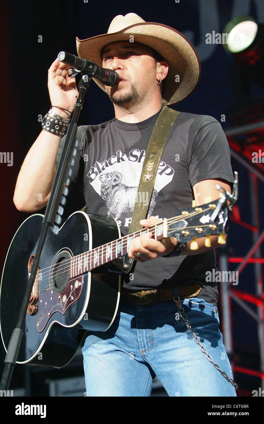 Jason Aldean performing during 'The Last Rodeo Tour' at the Cruzan ...