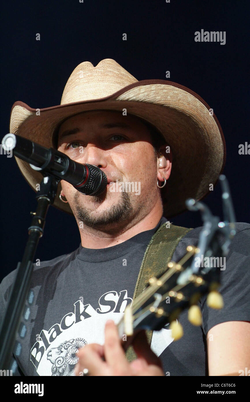 Jason Aldean performing during 'The Last Rodeo Tour' at the Cruzan ...