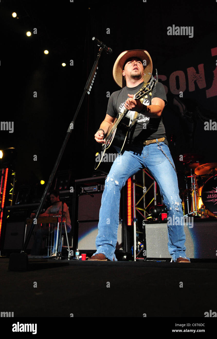 Jason Aldean performing during 'The Last Rodeo Tour' at the Cruzan ...