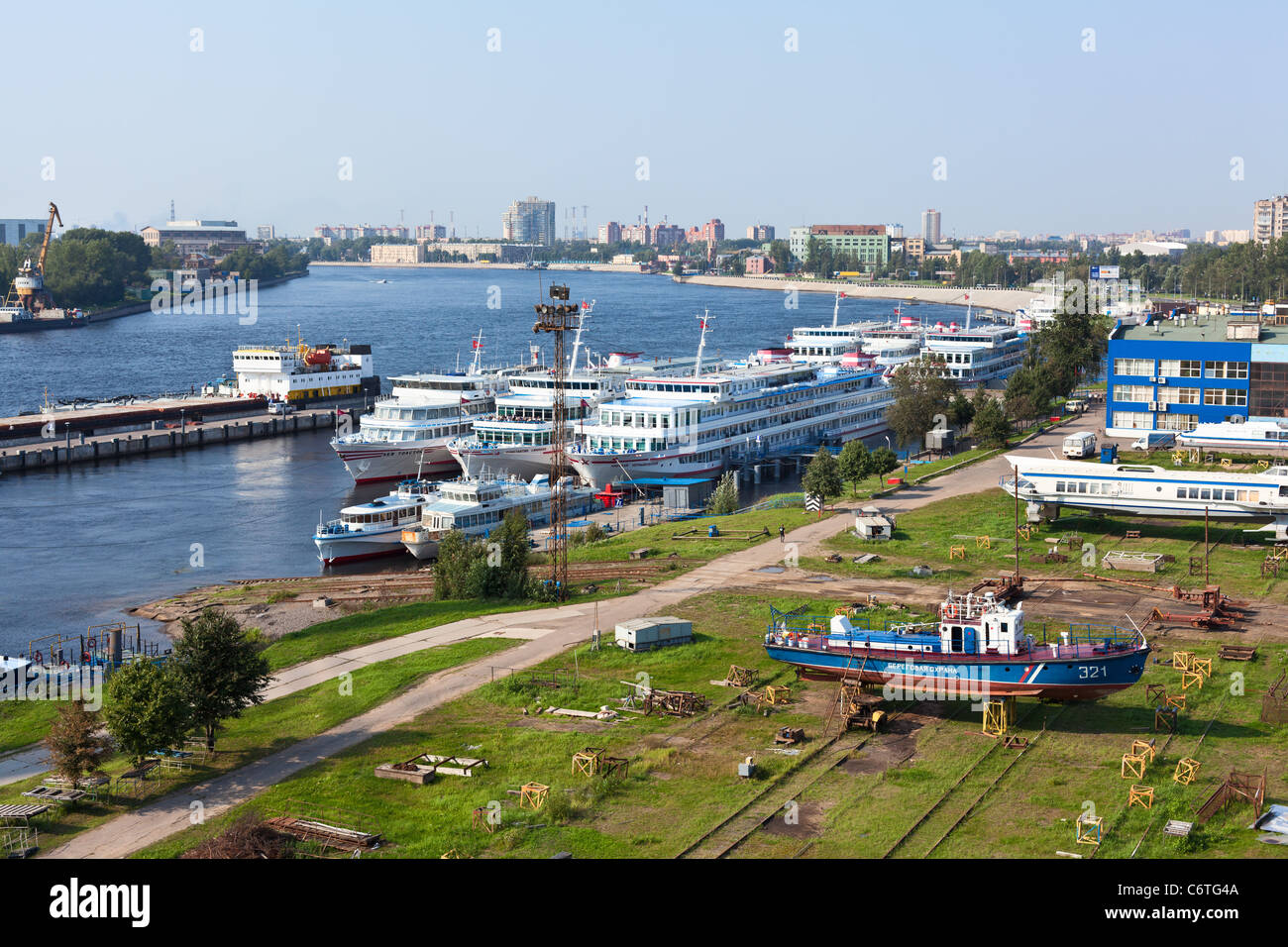 Новоспасский мост парк горького. Дошел до пристани. Средняя скорость теплохода. Порт уткина заводь. От пристани а к пристани б.