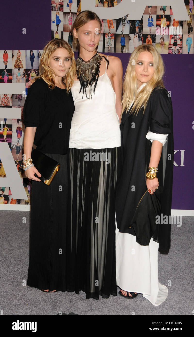 Ashley Olsen Sasha Pivovarova And Mary Kate Olsen 2010 CFDA Fashion ashley-olsen-sasha-pivovarova-and-mary-kate-olsen-2010-cfda-fashion