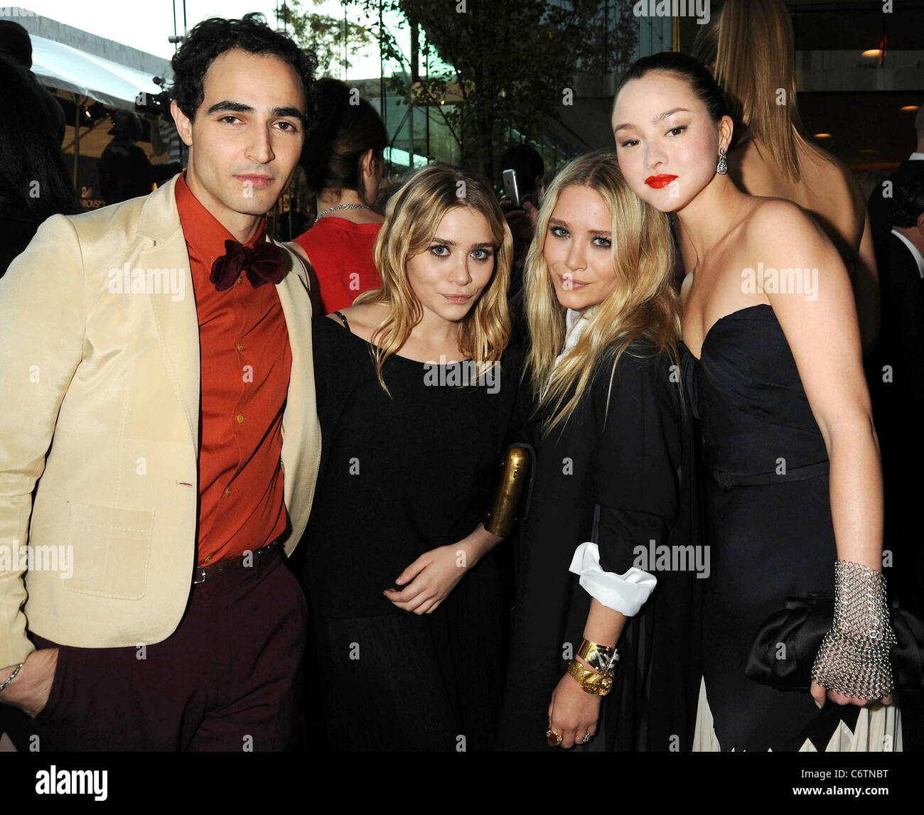 Zac Posen, Mary Kate Olsen, Ashley Olsen and Devon Aoki 2010 CFDA