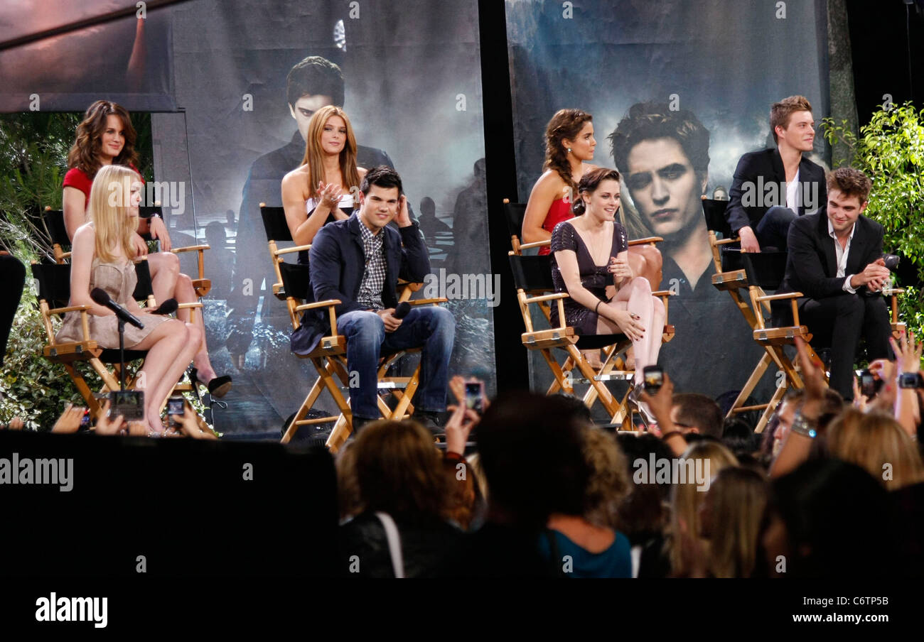 Taylor Lautner, Kristen Stewart, Robert Pattinson The Twilight Saga: Eclipse  cast make an appearance on ABC's 'Jimmy Kimmel Stock Photo - Alamy