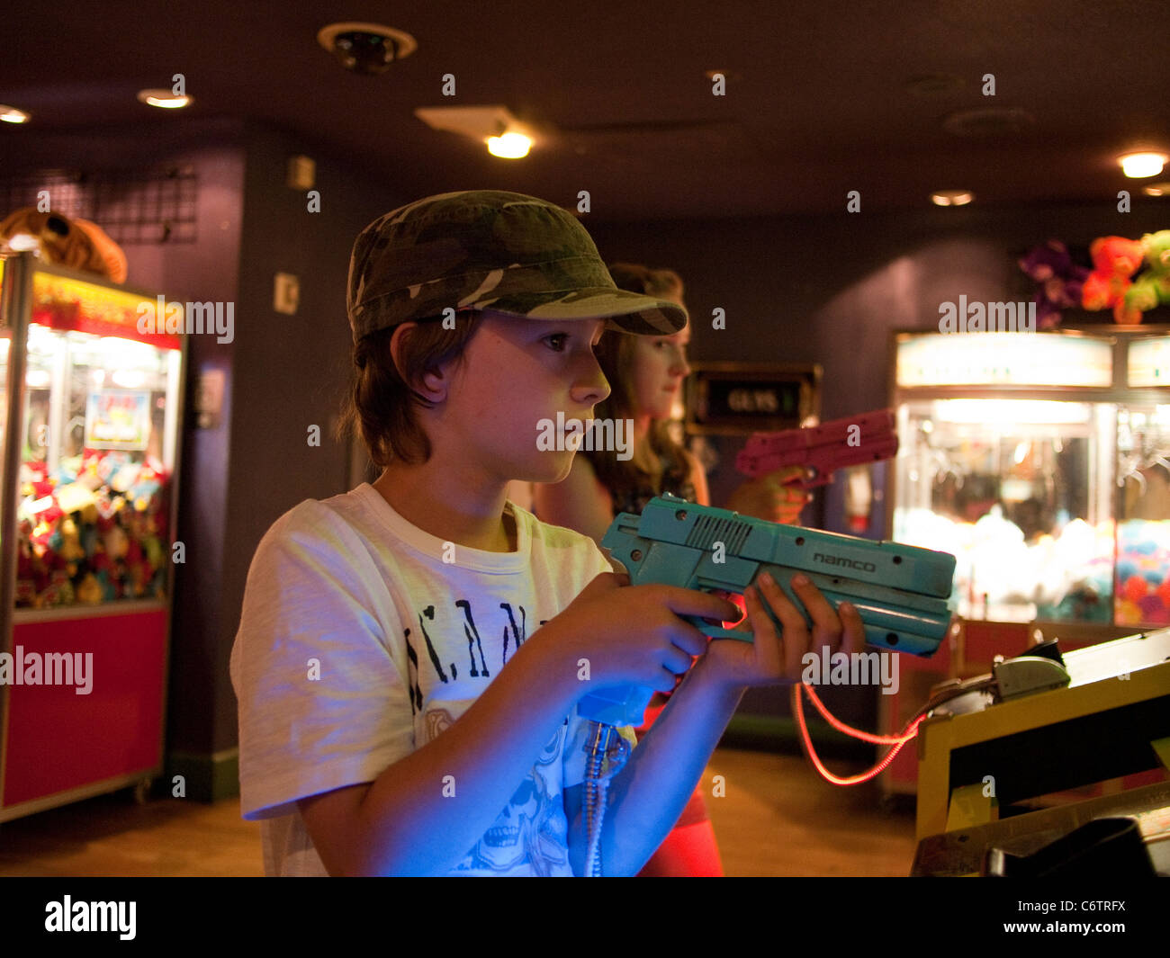 Arcade shooting game hi-res stock photography and images