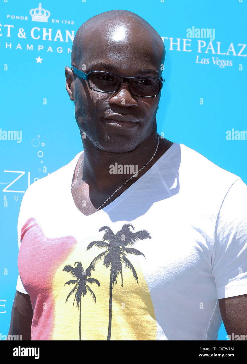 Cheick Kongo kicks-off Memorial Day weekend at Azure and celebrates the ...