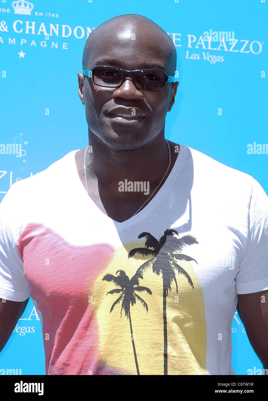 Cheick Kongo kicks-off Memorial Day weekend at Azure and celebrates the ...