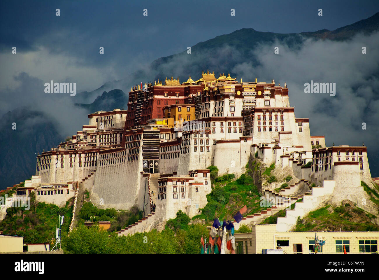 Potala palace hi-res stock photography and images - Alamy