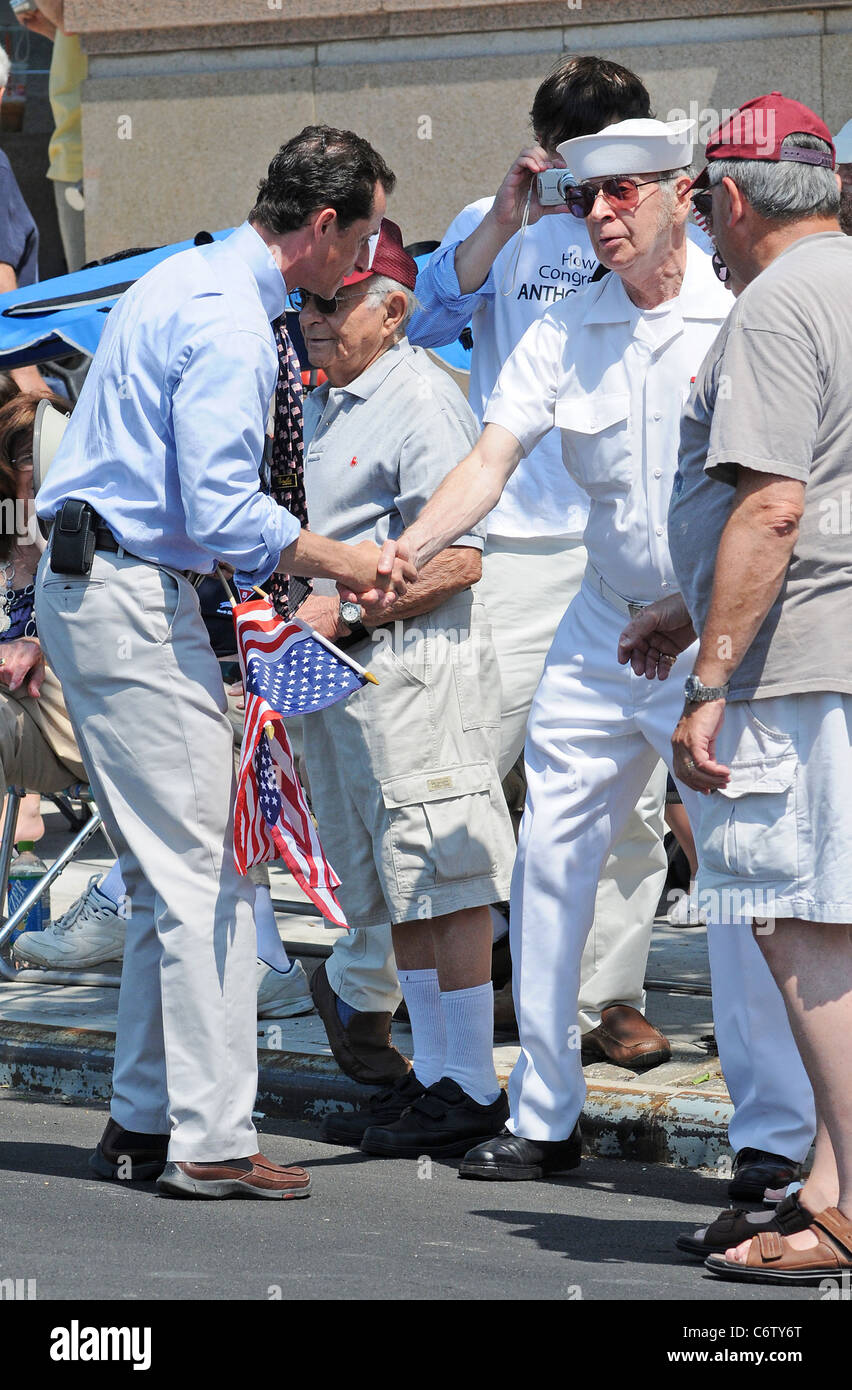 Anthony Weiner, The Little Neck Douglaston Memorial Day Parade New