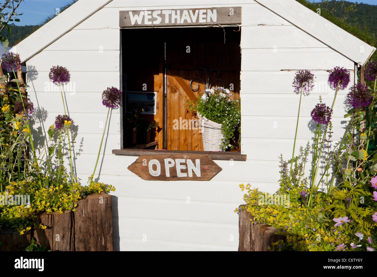 "Westhaven School by the Seaside" (Walkers Garden Retreats) Awarded Silver Flora Malvern Spring Gardening Show 2011 Stock Photo