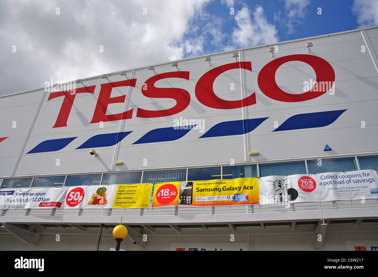 Tesco Extra Supermarket Store, Wellington Street, Slough, Berkshire, England, United Kingdom Stock Photo