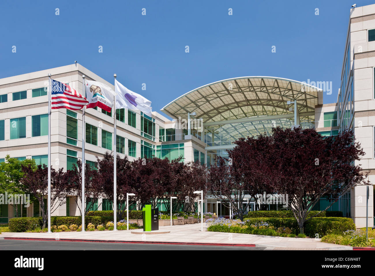 Apple Incorporated's corporate headquarters at 1-6 Infinite Loop, Cupertino, California, USA. JMH5187 Stock Photo