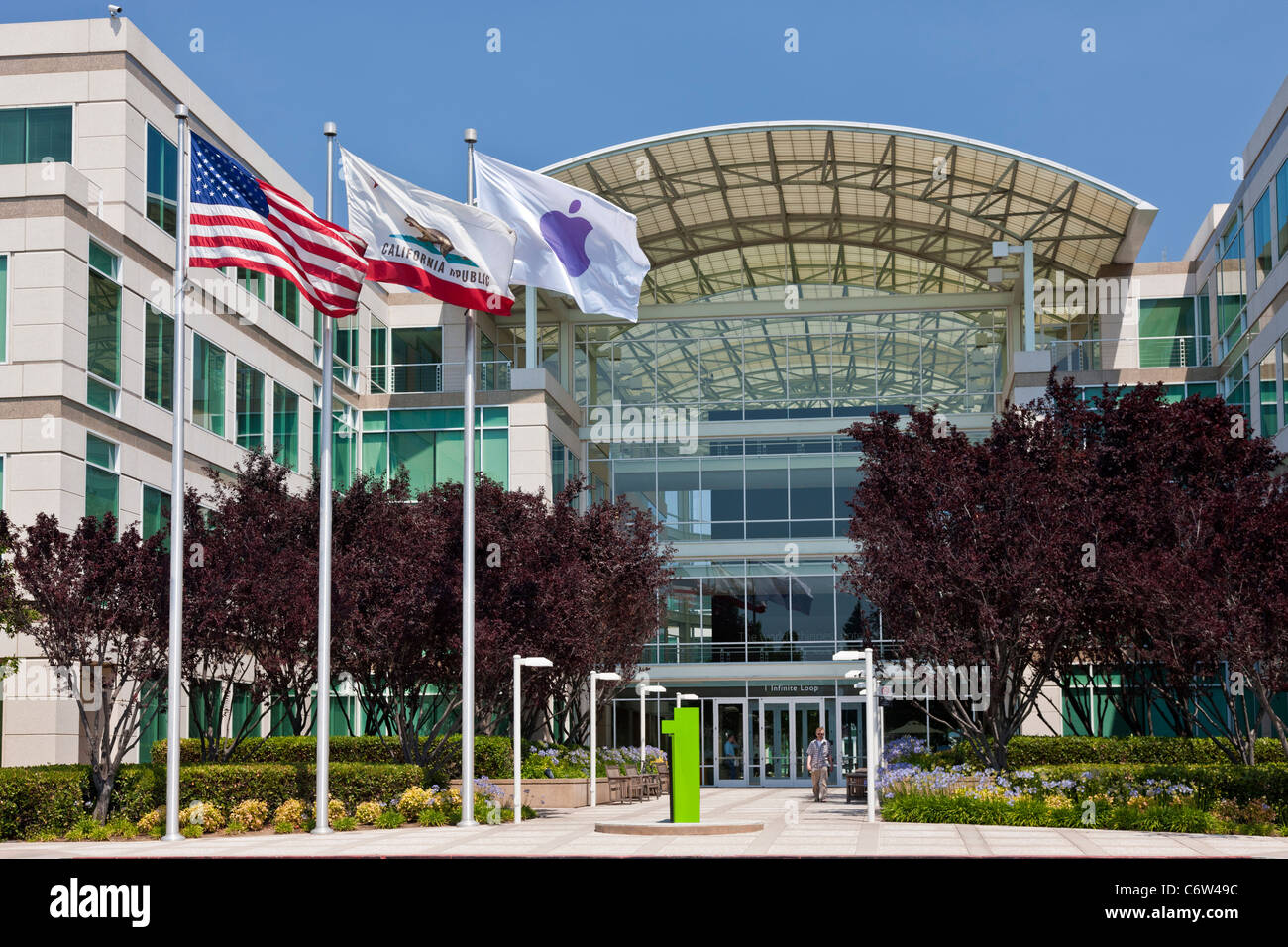 Apple Incorporated's corporate headquarters at 1-6 Infinite Loop, Cupertino, California, USA. JMH5189 Stock Photo