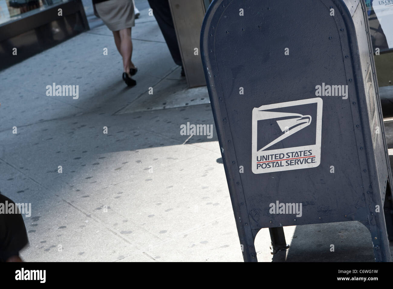 Usps mailbox hires stock photography and images Alamy