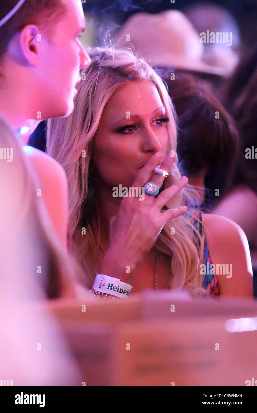 Paris Hilton smoking at the 2010 Coachella Valley Music and Arts Festival -  Day 1 Indio, California - 16.04.10 Stock Photo