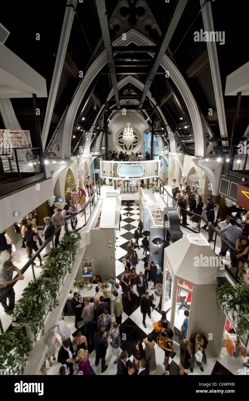 Limelight marketplace new york hires stock photography and images Alamy