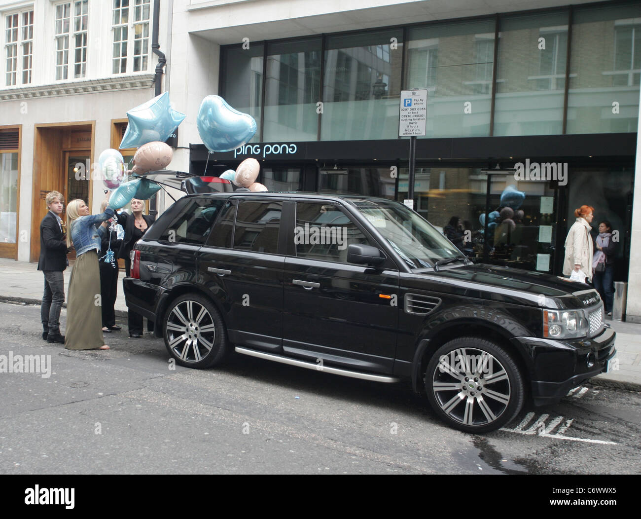 Balloons And Drinks For Danielle Lloyds Baby Shower London Stock Balloons And Drinks For Danielle Lloyds Baby Shower London Stock