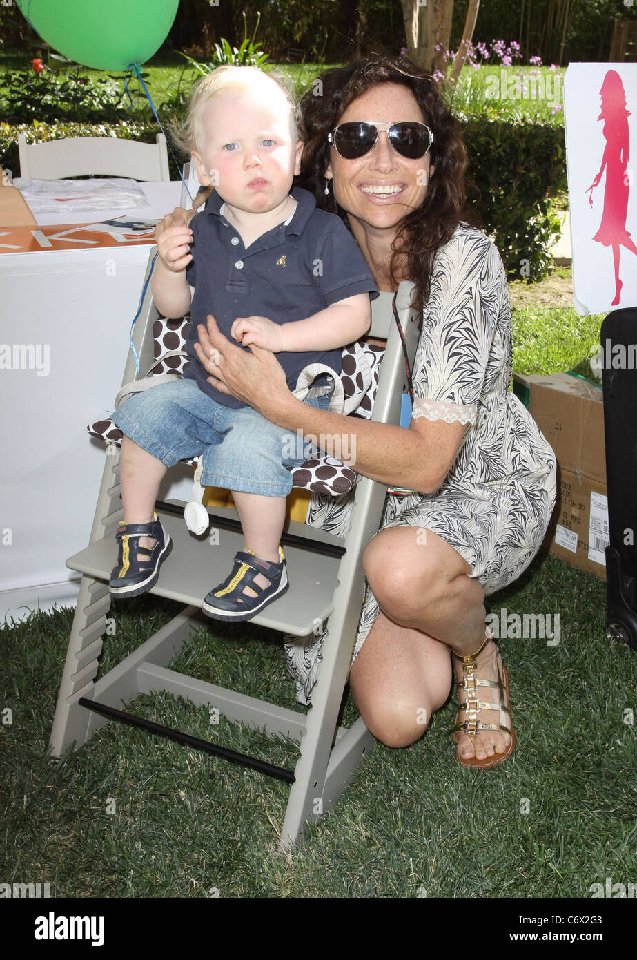 Minnie Driver and Henry Story Driver GroVia and celebrity parents celebrate at Annual Dog and Baby Buffet held at The Hyatt Stock Photo
