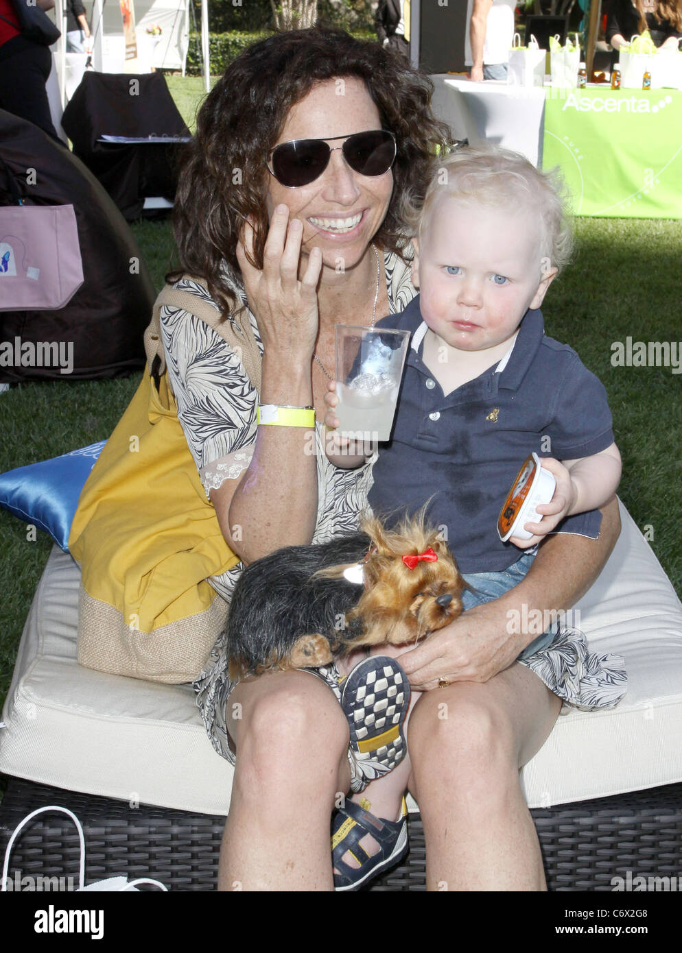 Minnie Driver and Henry Story Driver GroVia and celebrity parents celebrate at Annual Dog and Baby Buffet held at The Hyatt Stock Photo