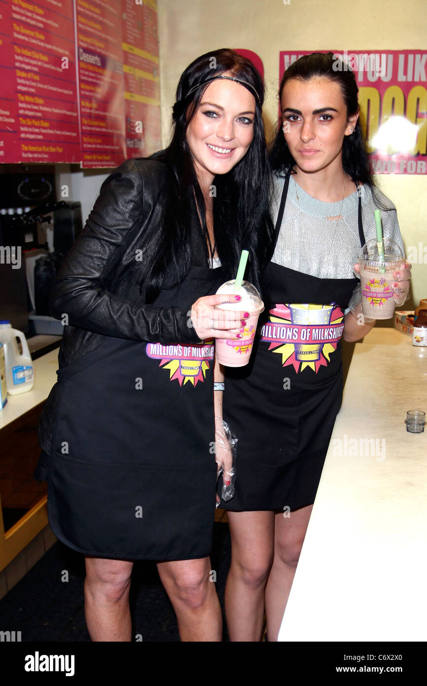 Lindsay Lohan and her sister Ali Lohan create a custom milkshake to auction  off for charity at Millions of Milkshakes Los Stock Photo - Alamy
