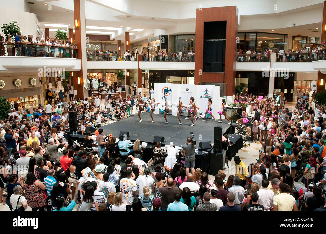 Hundreds of fans watch the 2010 Miami Dolphins Final Cheerleader Auditions at Aventura Mall in