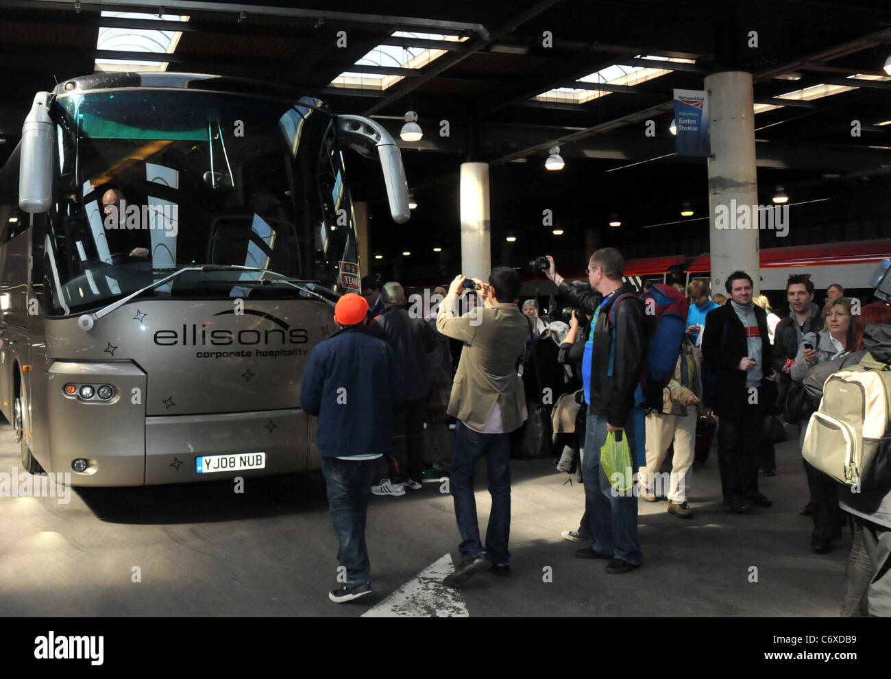 The Liverpool Football Team arrive at London Euston station from Runcorn  station board a coach waiting for them on the platform Stock Photo - Alamy