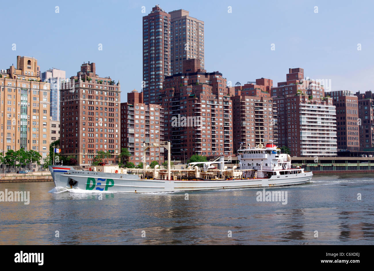 New York Department of Environmental Protection sludge vessel 'North River' transporting sludge to dewatering site. Stock Photo