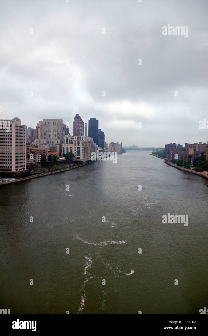 Aerial view northward up the East River between Manhattan and Roosevelt Islands from the Roosevelt Island Tramway car. Stock Photo
