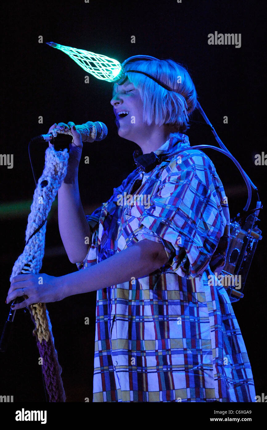 Sia Furler Lullaby _ Lullaby Renditions of Sia: lyrics and songs – OMBOHZ