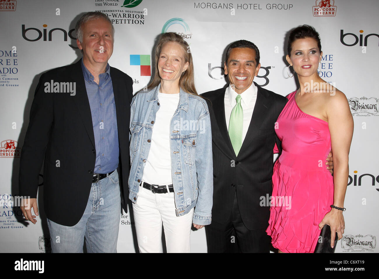 James Cameron, Suzy Amis, LA Mayor Antonio Villaraigosa, Lu Parker The 'Avatar' Cast celebrate the 40th Anniversary of Earth Stock Photo