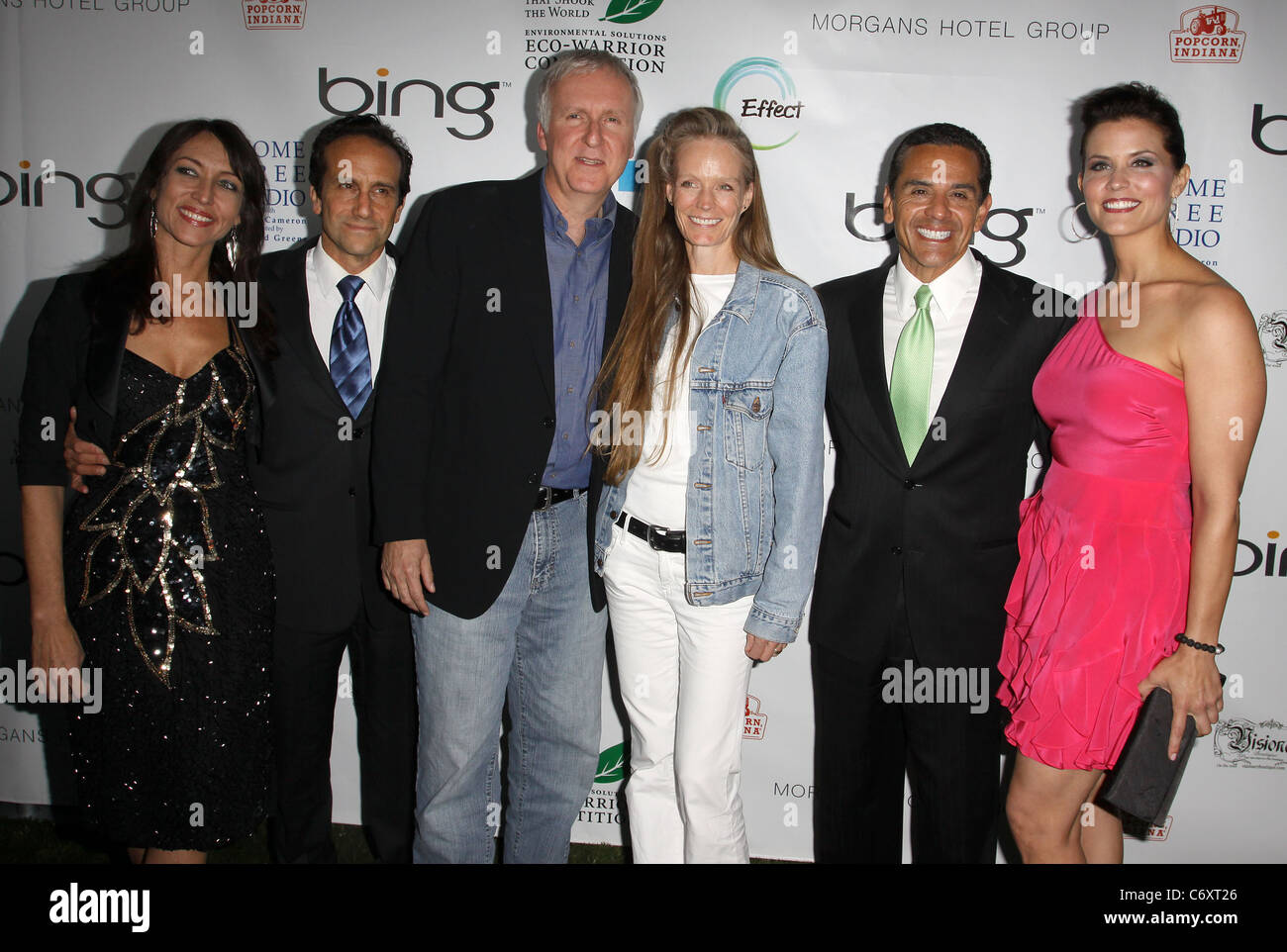 Magda Rod, Richard Gree, James Cameron, Suzy Amis, LA Mayor Antonio Villaraigosa, Lu Parker The 'Avatar' Cast celebrate the Stock Photo